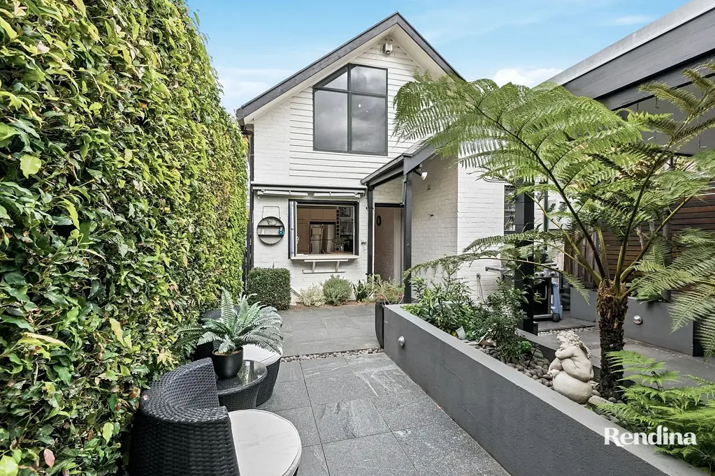 Ascot Vale 3房 永恒优雅避风港 爱德华七世遗产 高天花板壁炉 阳光北向客厅 现代厨房电器 三卧带储物 易维庭院 娱乐区车棚 电车火车近便 Elegant Edwardian Haven