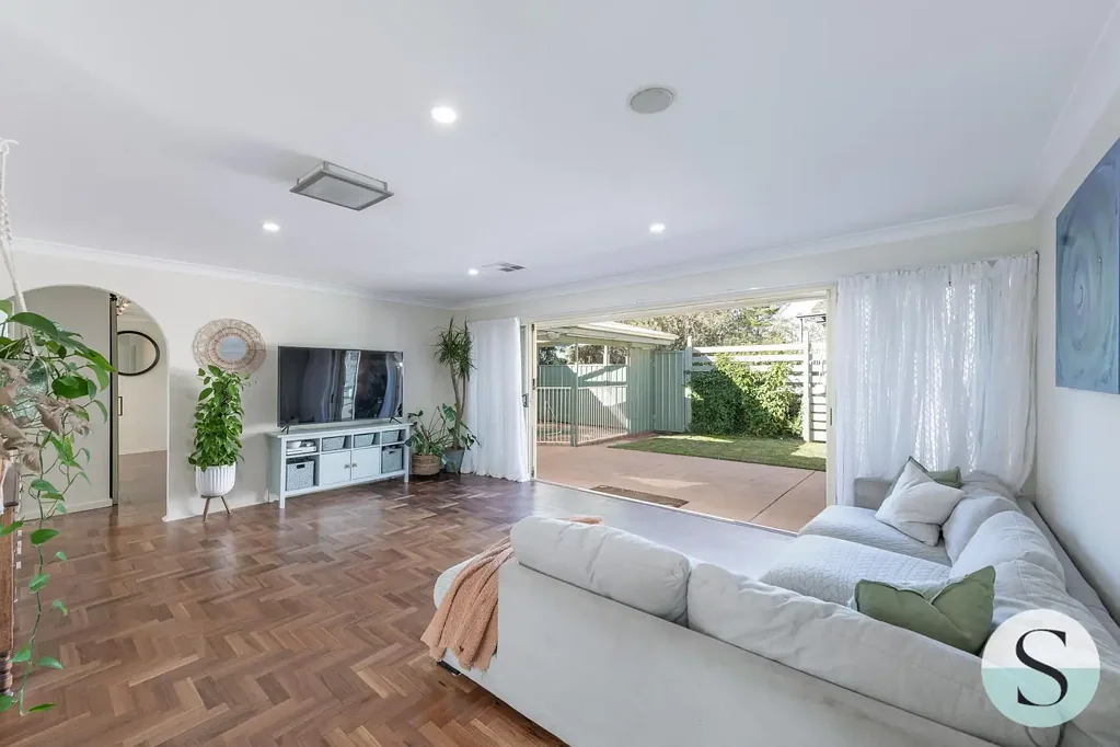 Jewells 5Kwarto Big Family Living, Private Parents’ Retreat, Multiple Living Zones, Plunge Pool, Reserve Backdrop & Seamless Indoor to Outdoor Entertaining!