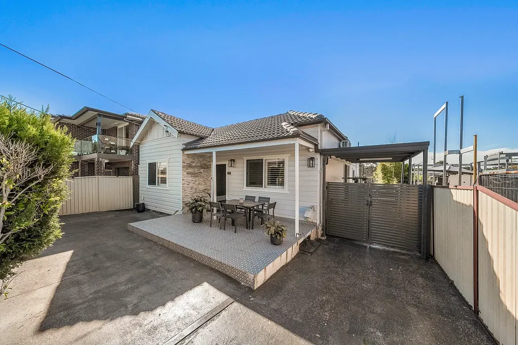 Merrylands 4ਬੈੱਡਰੂਮ Renovated Home Ready To Enjoy