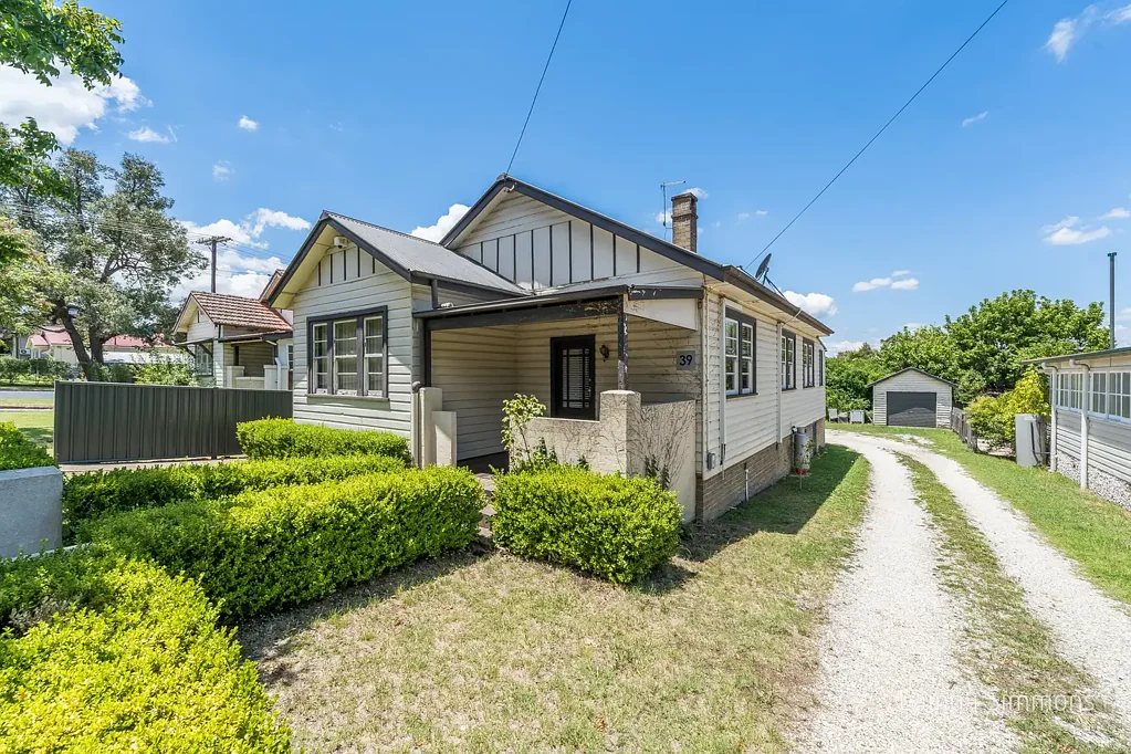 Armidale 3 Slaapkamer Classic Comfort with Exciting Future Potential