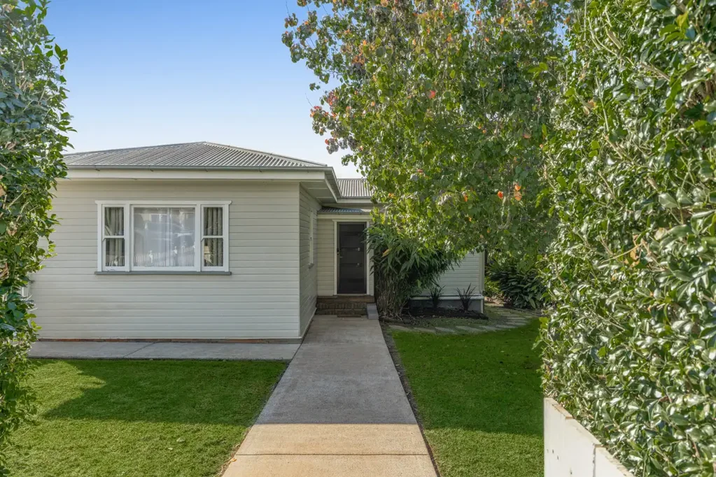 Centenary Heights 3침실 Perfect First Home or Ideal Investment