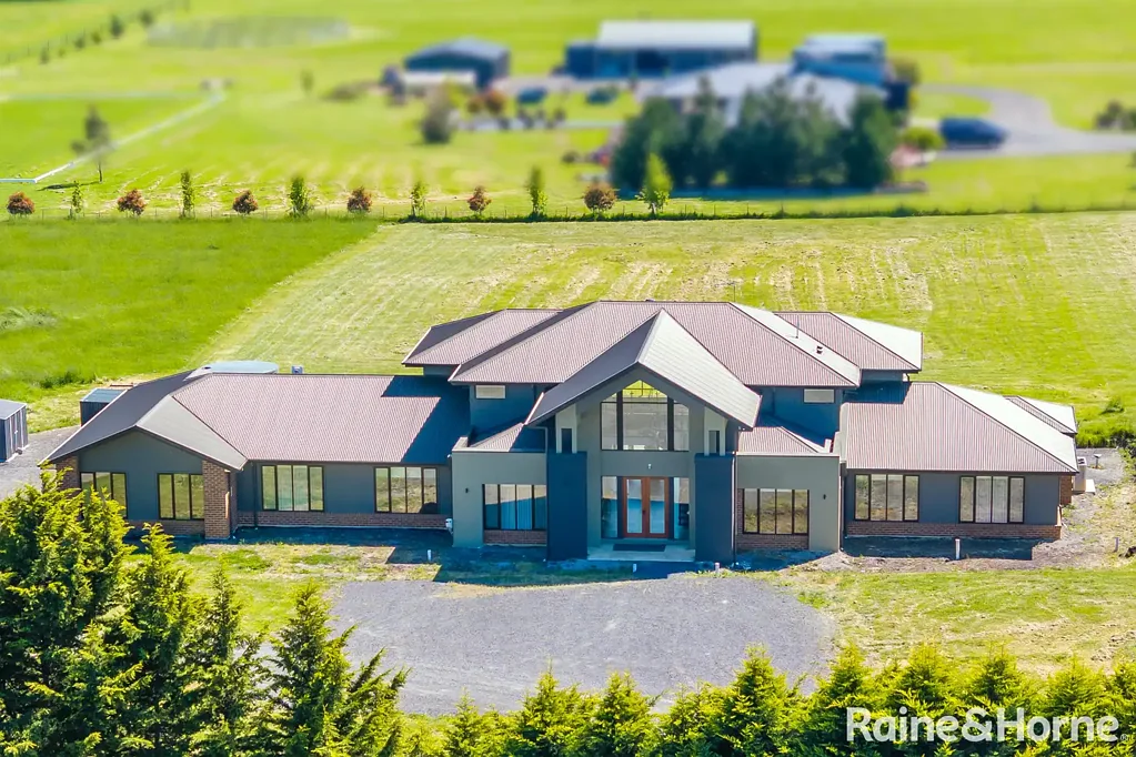 Kyneton 4ਬੈੱਡਰੂਮ Space, Flexibility & Country Living on 7 Acres approx.