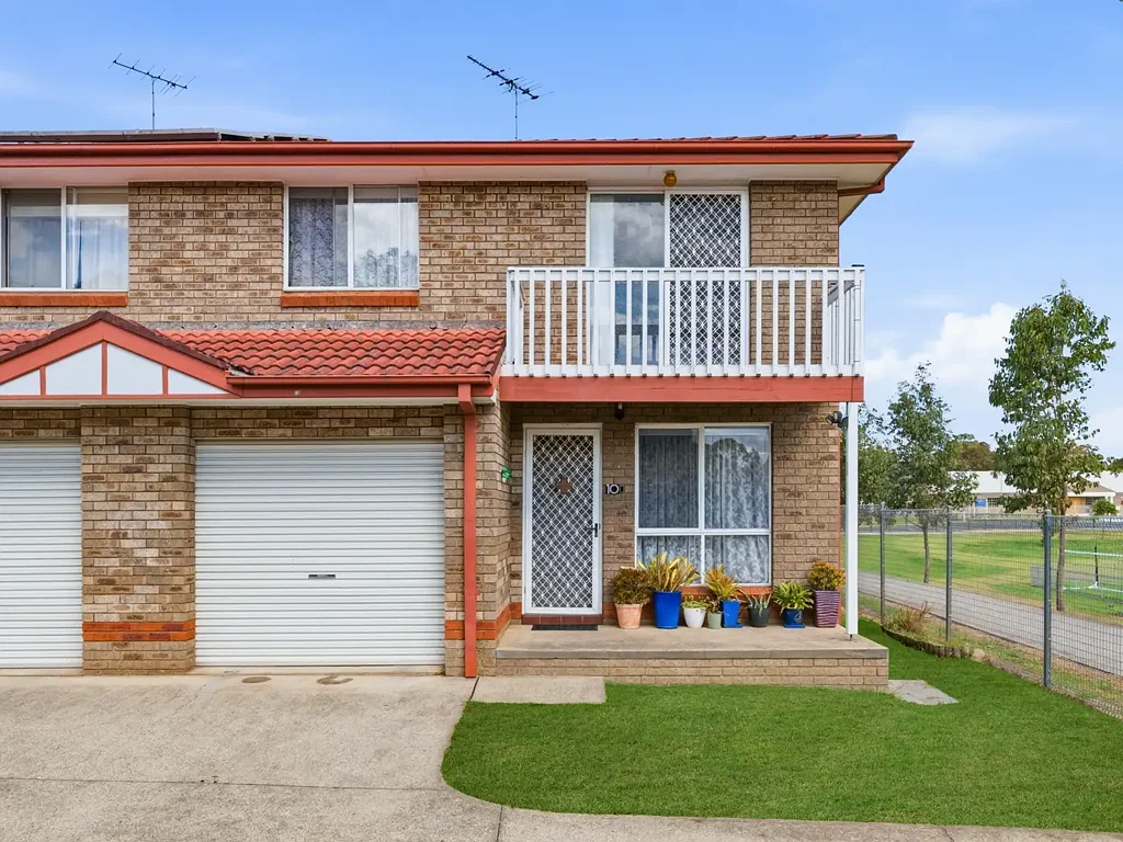 Ambarvale 4 Slaapkamer FAMILY LIVING FOUR BEDROOMS BACKING ONTO THE RESERVE