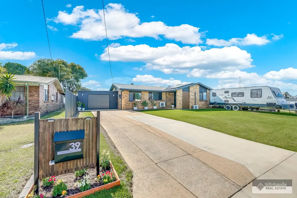 Kepnock 4 Slaapkamer Renovated Kepnock Gem with Pool, Sheds & Family Appeal!