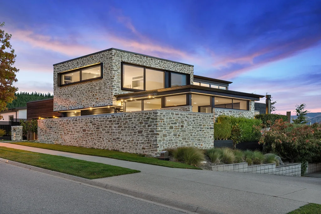 Wanaka 4房  Elevated Design, Enduring Views