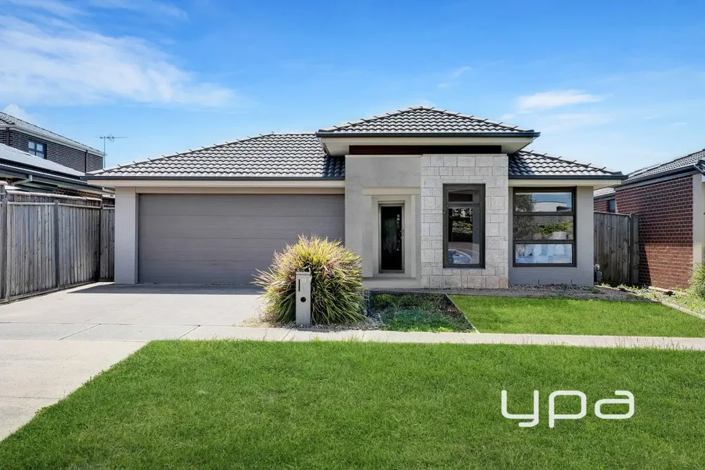 Tarneit 4 Bedroom First Home Buyer's & Commuter's Dream on 448m² Allotment
