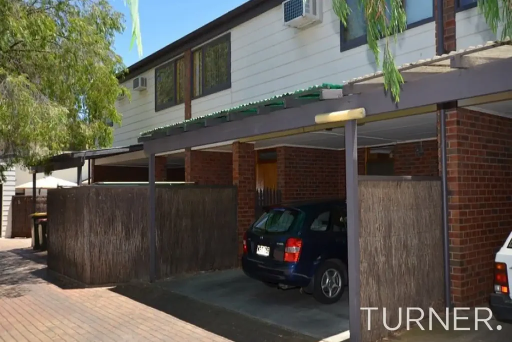 Beautiful - WELL POSITIONED TOWNHOUSE