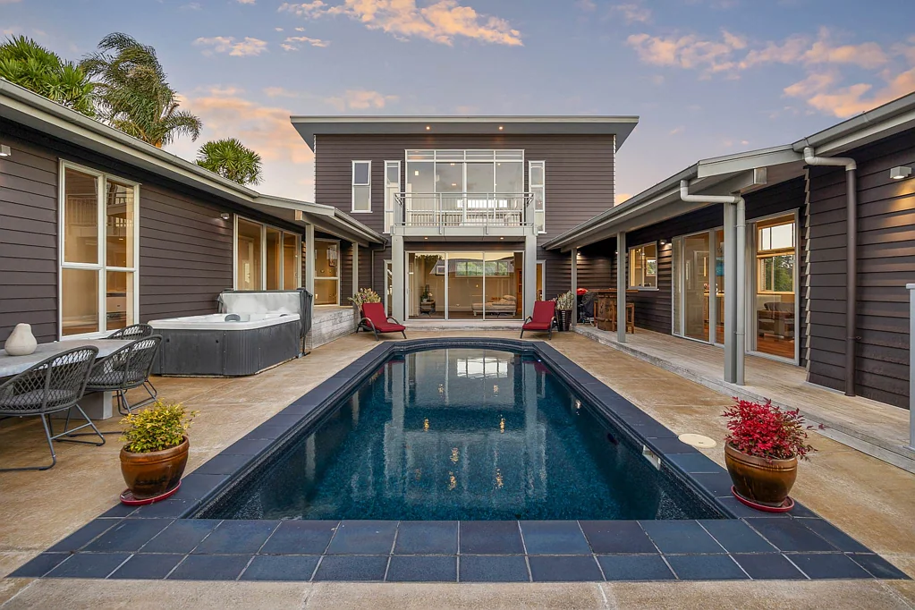 Waimauku 4chambre Entertaining Elevated - A Contemporary Family ...