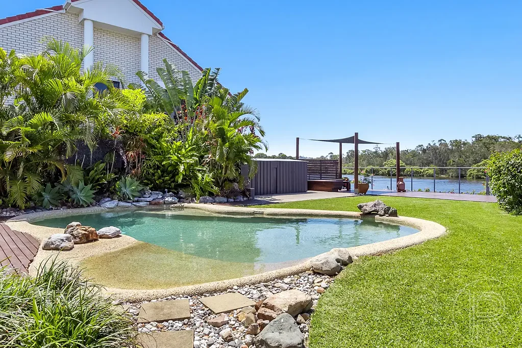 Mountain Creek 4Kwarto Waterfront Home on 1,019m2 land
