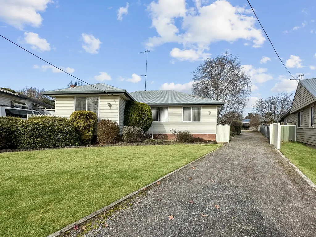 11 Tara Place, Goulburn, NSW 2580