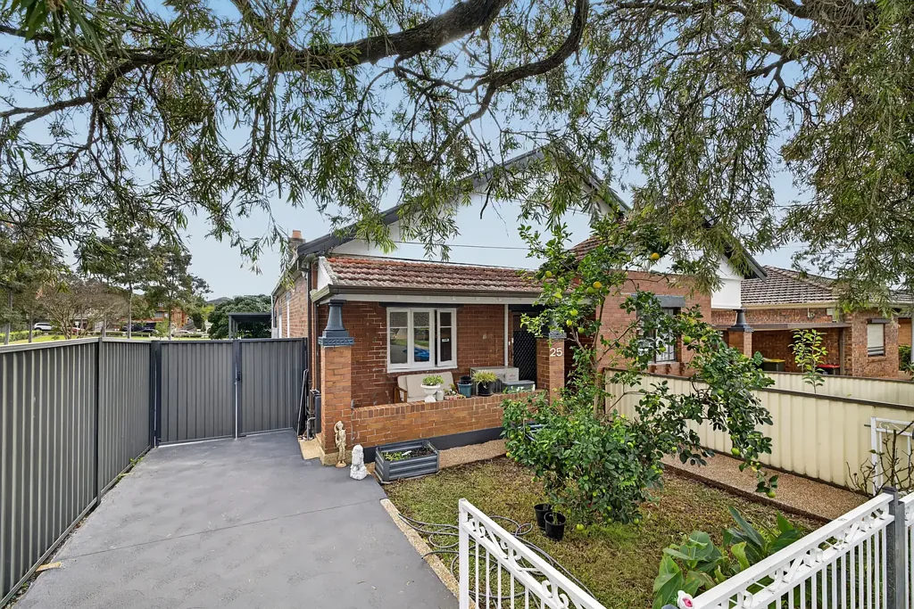 Belmore 3房 Belmore永恒的实心砖魅力！ Timeless Solid Brick Charm in Belmore!