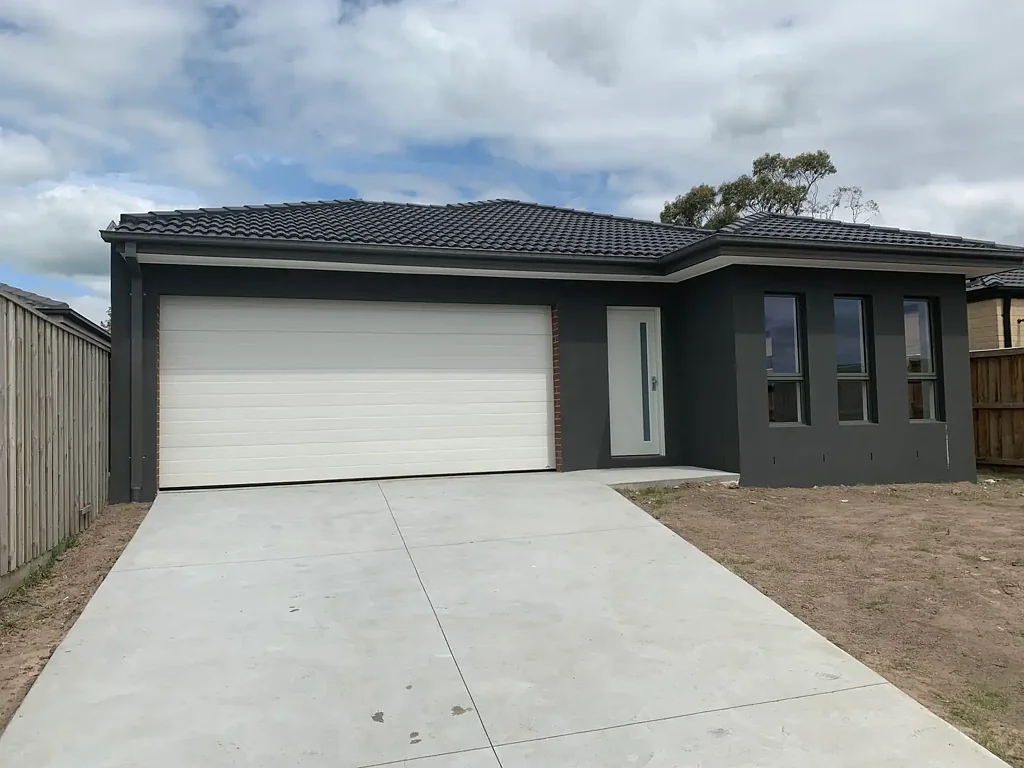 STUNNING 4 BEDROOM HOUSE!