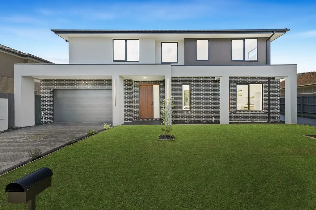 Noble Park 4房 Noble Park宁静社区 高级装修厨房 40mm stone岛台 90cm Bosch电器 四卧带步入式衣帽间 宽板木地板 采光充足 视觉吸引力 视觉吸引力 中心浴室满墙砖 户外娱乐区带燃气连接 建筑商保修 安心之选 The Brief: BRAND NEW (LAST 2 LEFT) Superior Finishes, Purposeful Design, Own Frontage and Private Driveway