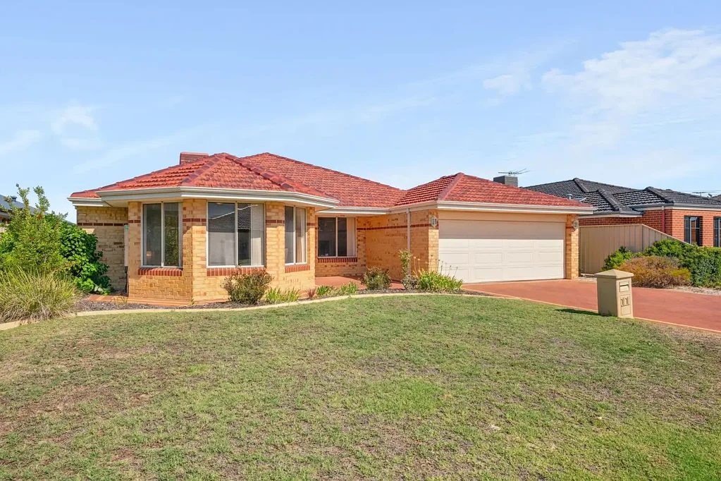 11 Kulin Pass, Canning Vale, WA 6155