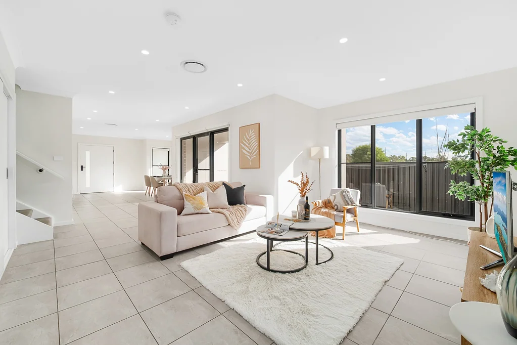Colebee 4房 近新公园前家庭住宅 | 4卧室现代生活，可升级为5卧室 Near-New Parkfront Family Home | 4 bed Contemporary Living with potential upgrade to 5 bed
