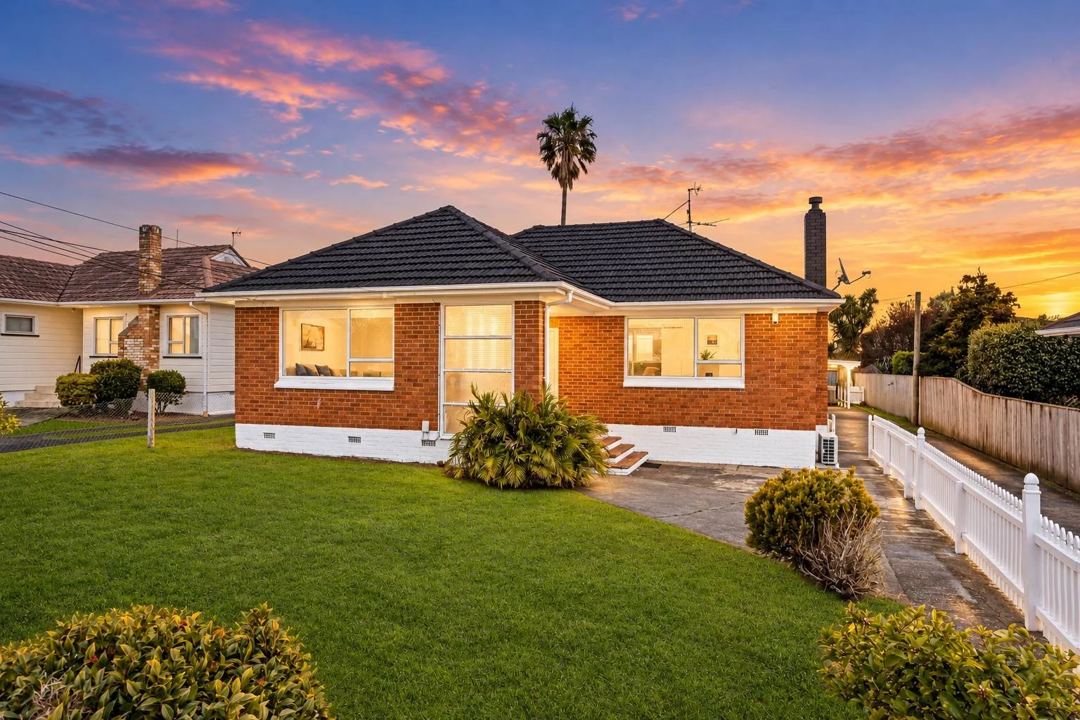 Papatoetoe 3कमरा FRESHLY RENOVATED • BRICK & TILE • ROAD FRONTAGE