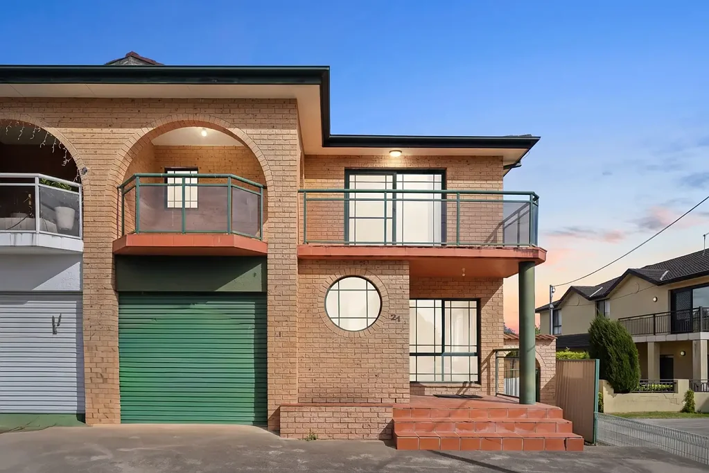Bass Hill 4બેડરૂમ Light-Filled Full Brick Home in a Peaceful Family Setting