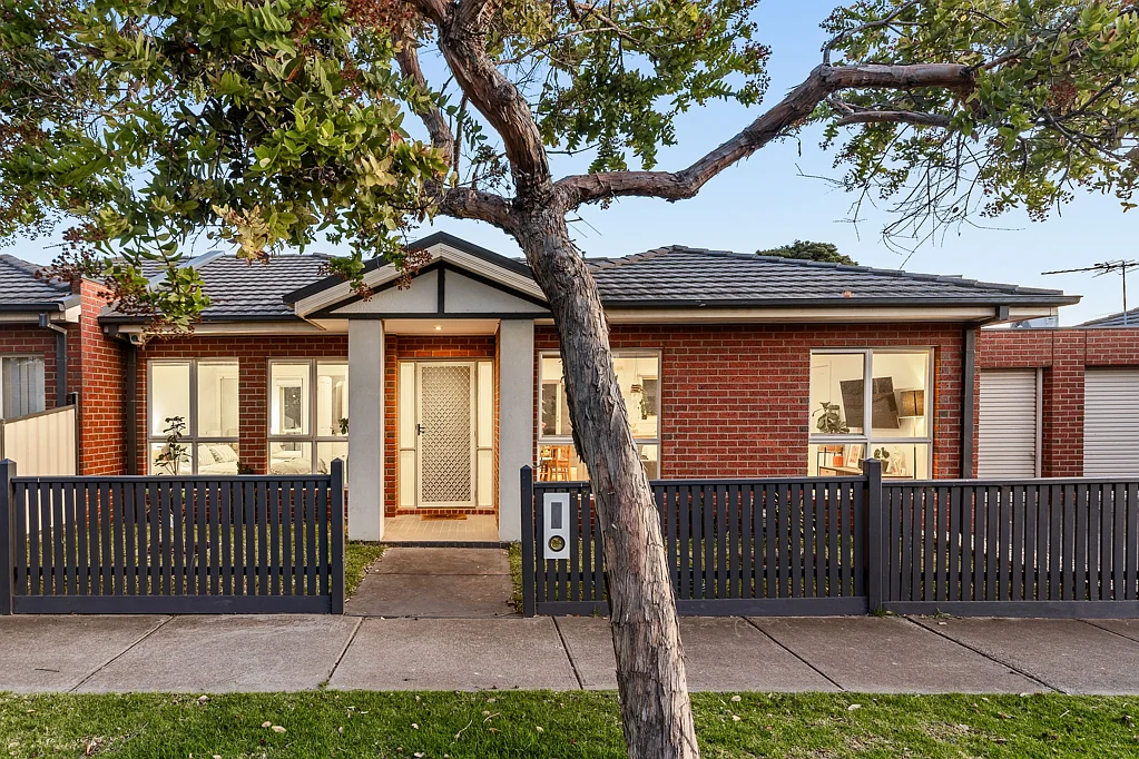77 Corrigan Avenue, Brooklyn, VIC 3012