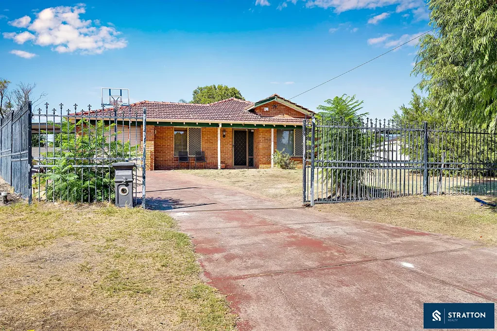 Seville Grove 4ห้องนอน 921sqm Property - R15/25 Zoned Opportunity with Pool & Family Living Appeal