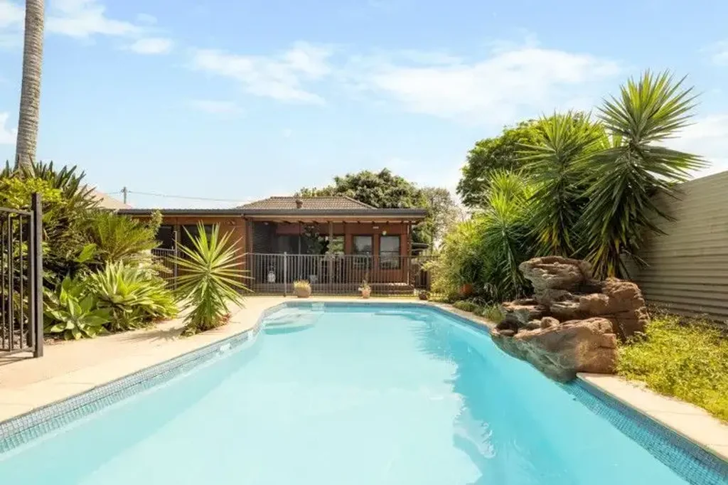 Brighton Family Oasis with Granny Flat and Swimming Pool *Increase Feb 2027*