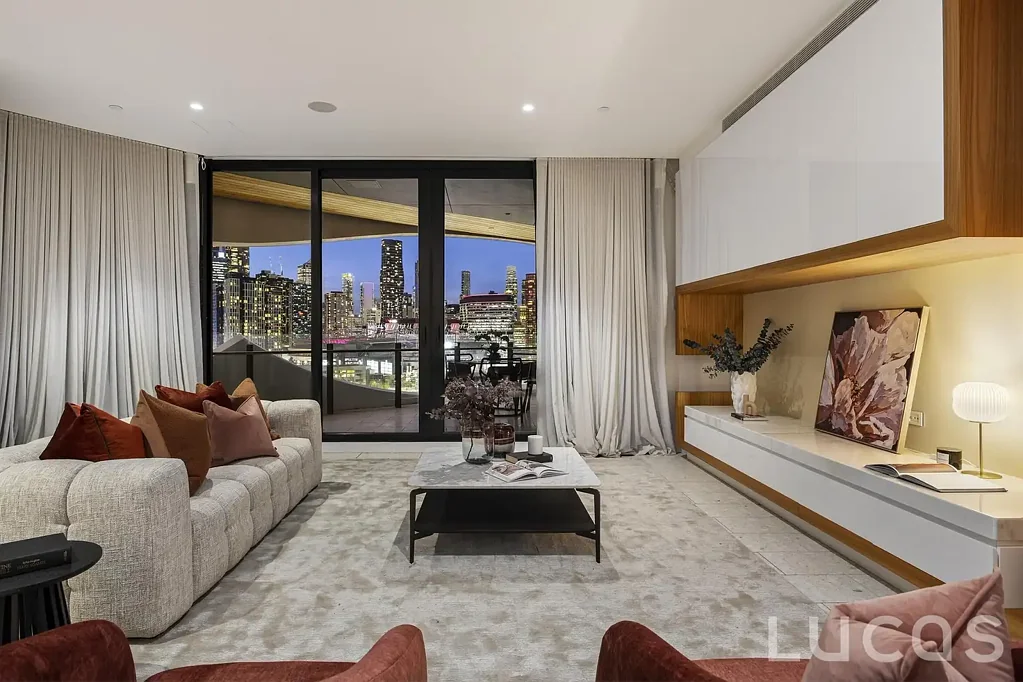 Docklands 4غرفة نوم A SLICE OF EXPANSIVE AND LUXURIOUS BANKSIA TOWER LIVING
