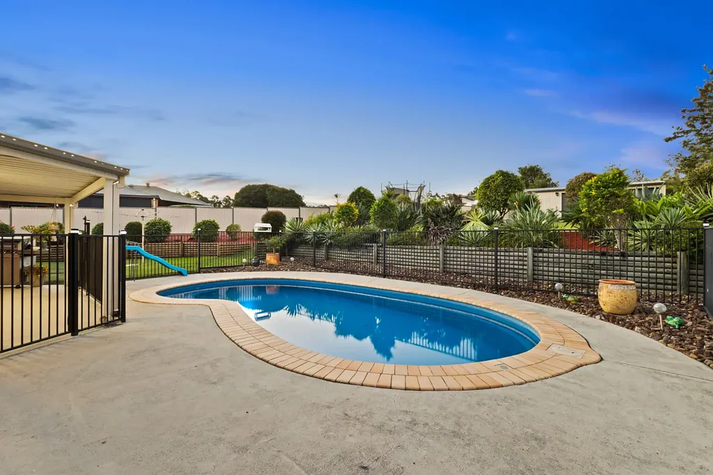 Flagstone 5ਬੈੱਡਰੂਮ 5- Bedroom Family Living on 1/2 Acre.