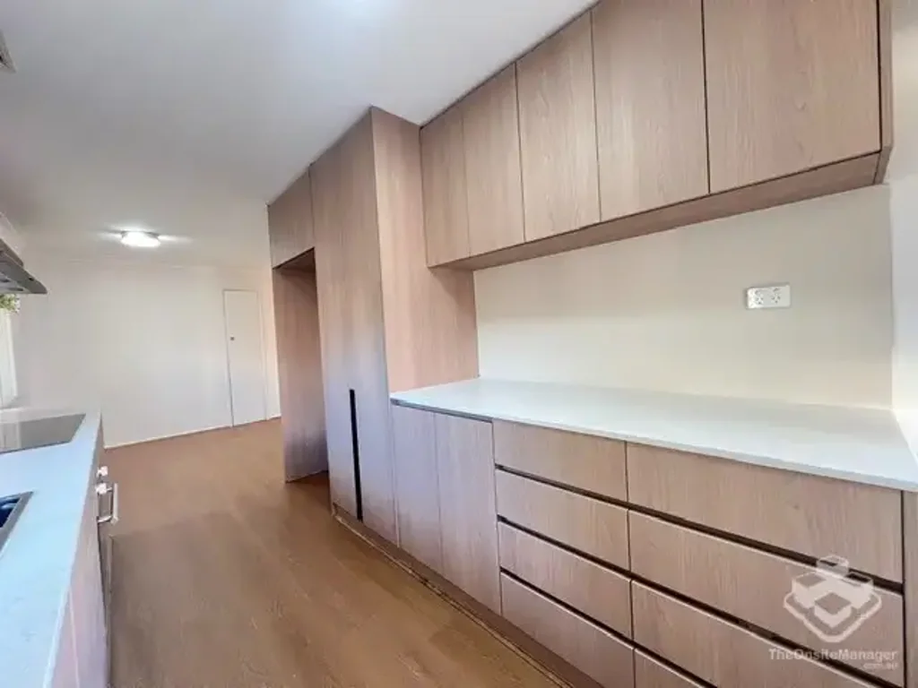 Renovated & Spacious 2�3 Bedroom Duplex in Prime Ormiston Location