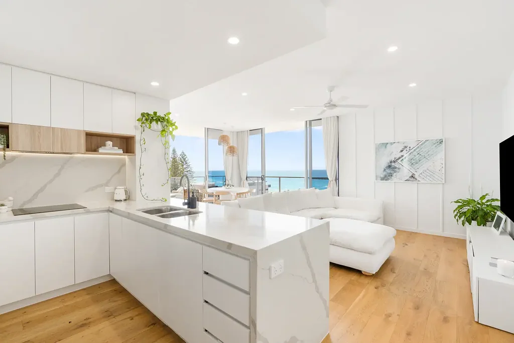 Palm Beach 3Kwarto Contemporary Ocean Apartment in a Coveted North-East Position