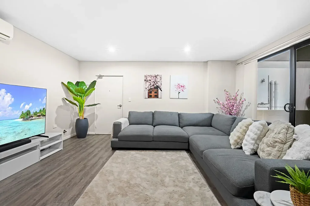 Yagoona 2Zimmer Bright stylish apartment in thriving central locale