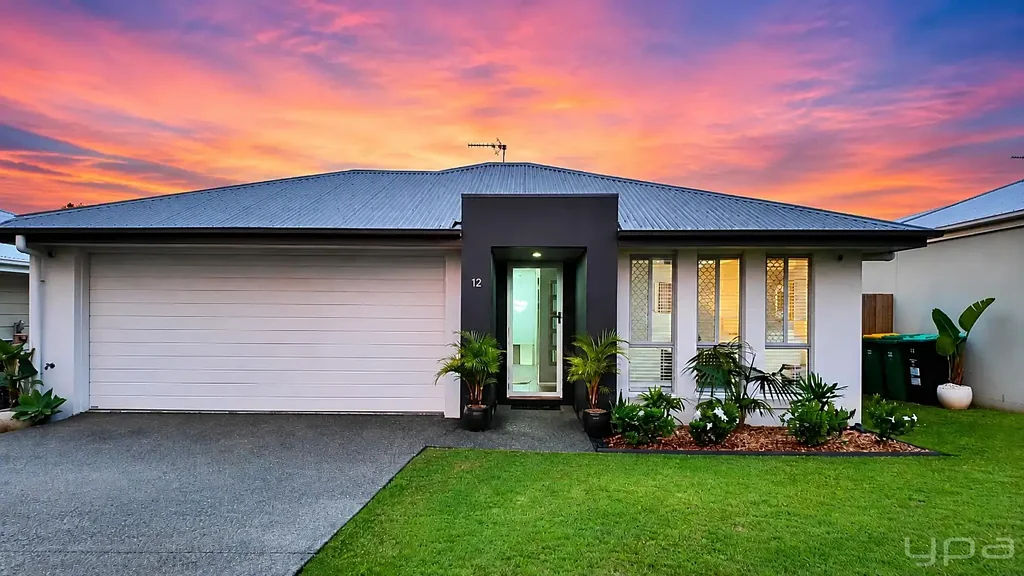 Pacific Pines 4Zimmer Renovated Luxury House + Views & No Rear Neighbours!