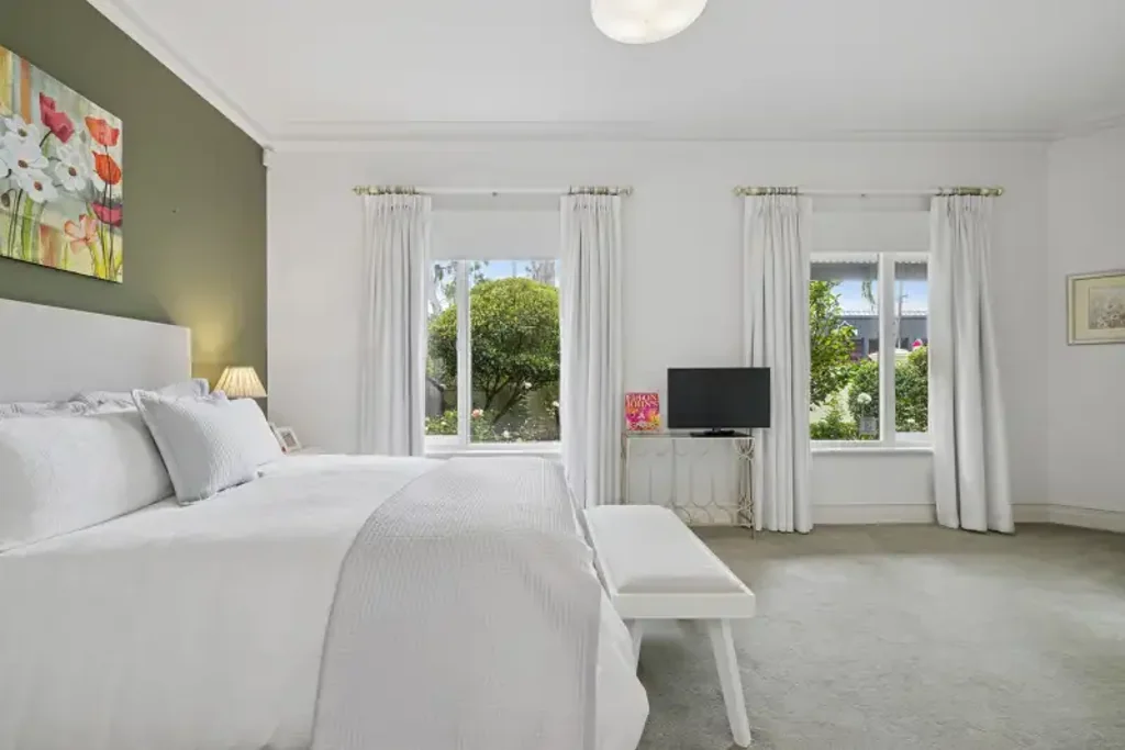Hazelwood Park 3房  Solid Brick Beauty in Linden Pk and Glenunga Schools District. Perfect Location Perfect Downsizer!