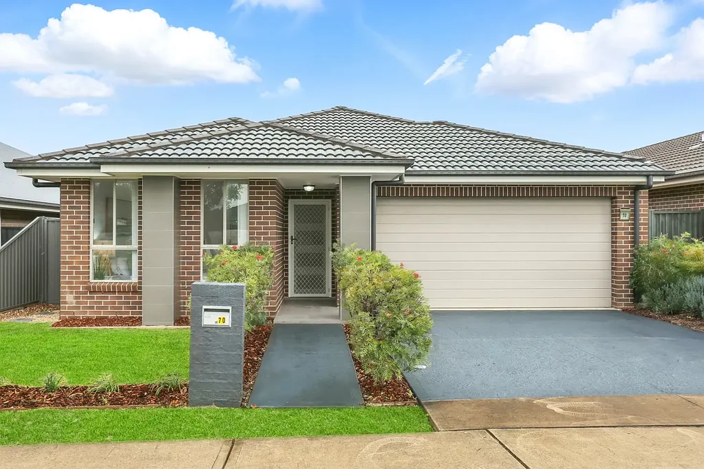 70 Armoury Road, Jordan Springs, NSW 2747