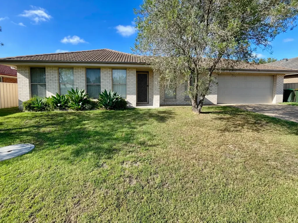 Modern Home, Close to Town