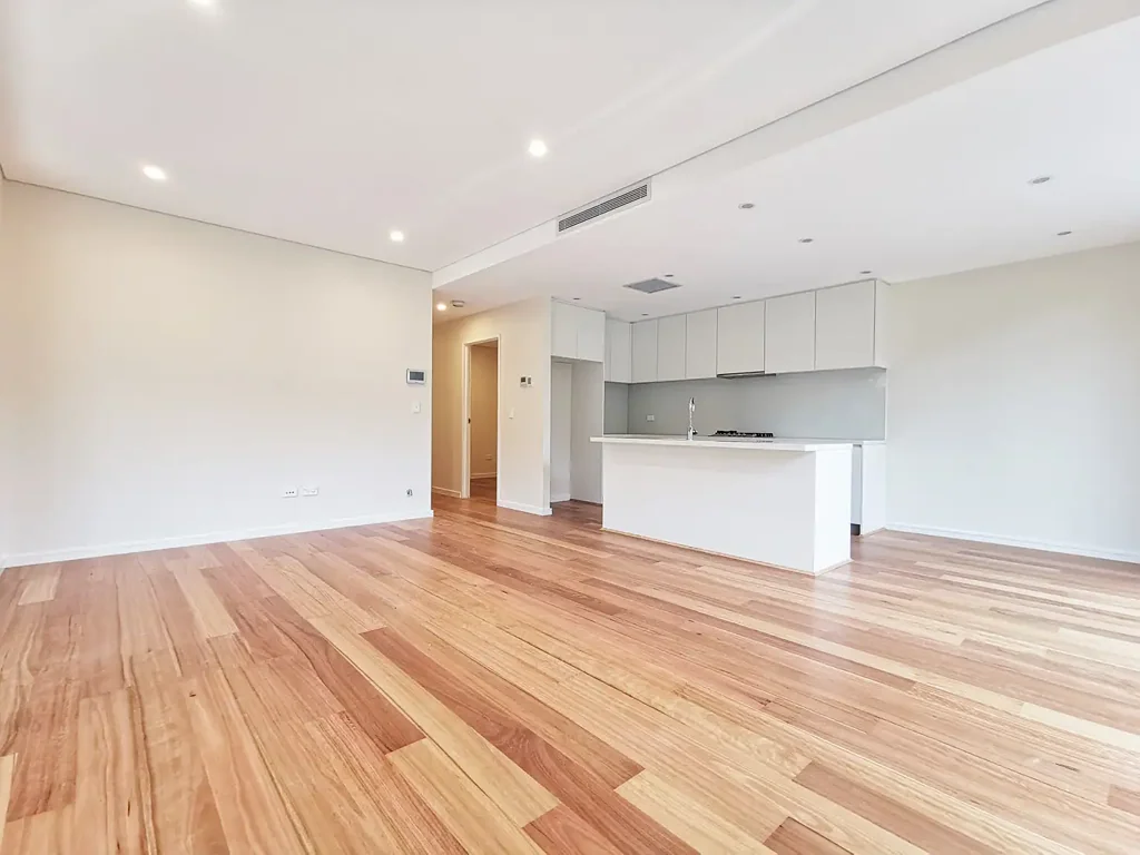 Contemporary Living, A Stroll To Gordon's Heart