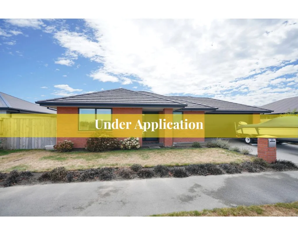 Located in Preston Park - 3 Bedrooms - Spacious, Stylish & Secure