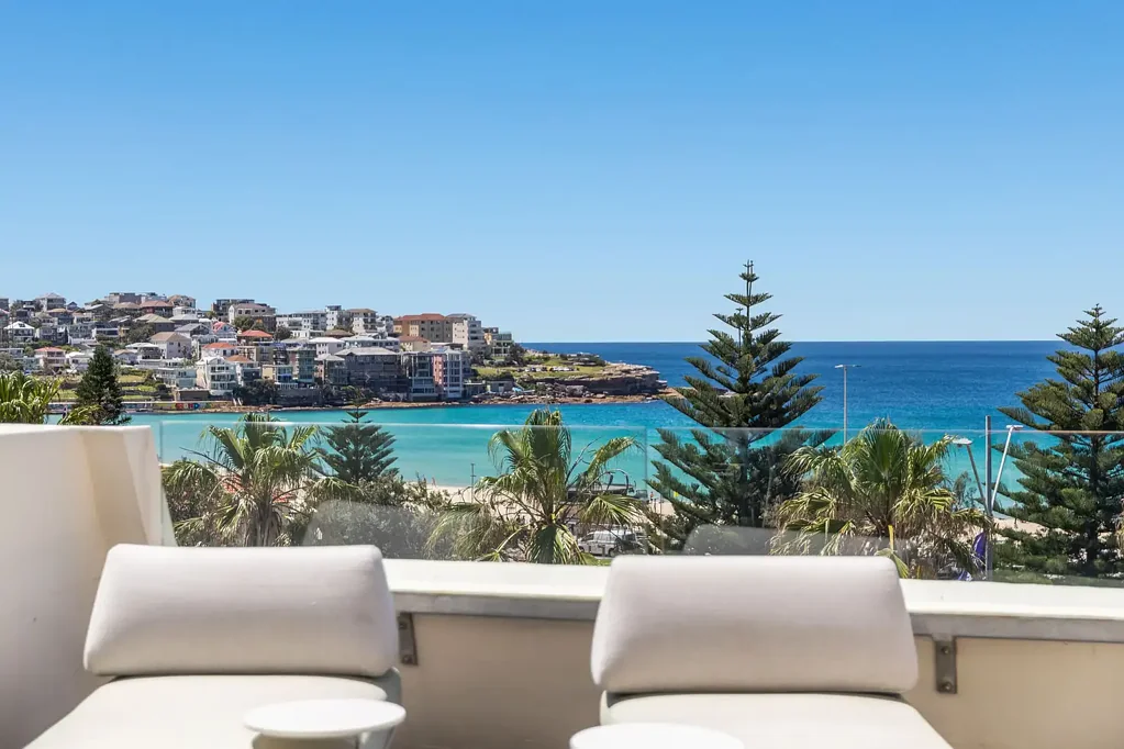 Bondi Beach 1 Slaapkamer Exceptional Beachfront Apartment with Spectacular Panoramas, Footsteps from the Sand
