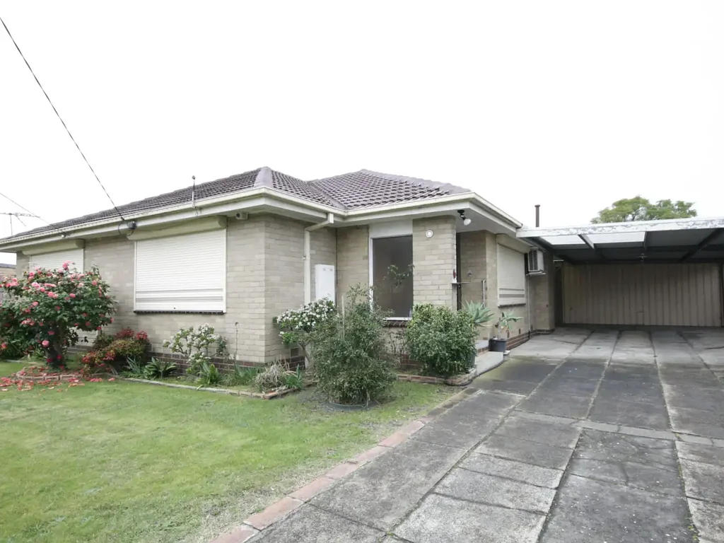 THREE BEDROOMS HOUSE IN CENTRAL SPRINGVALE