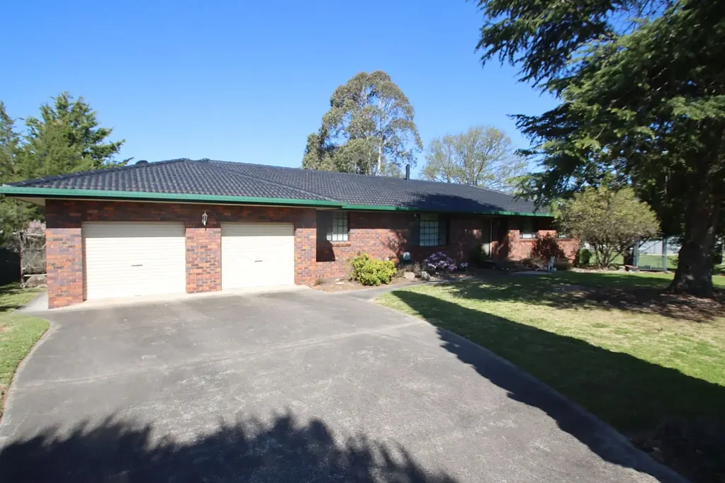 Tenterfield 5房  Family home in great location