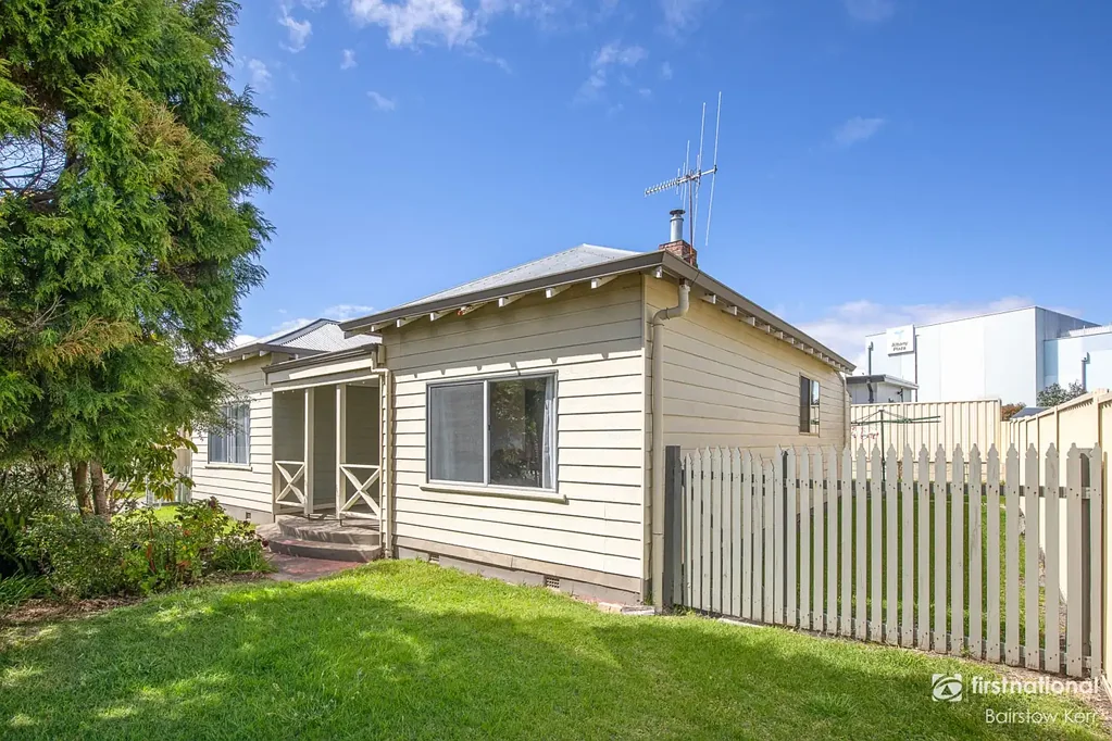Centennial Park 2房  Charming Federation Cottage with Walk-to-Town Convenience