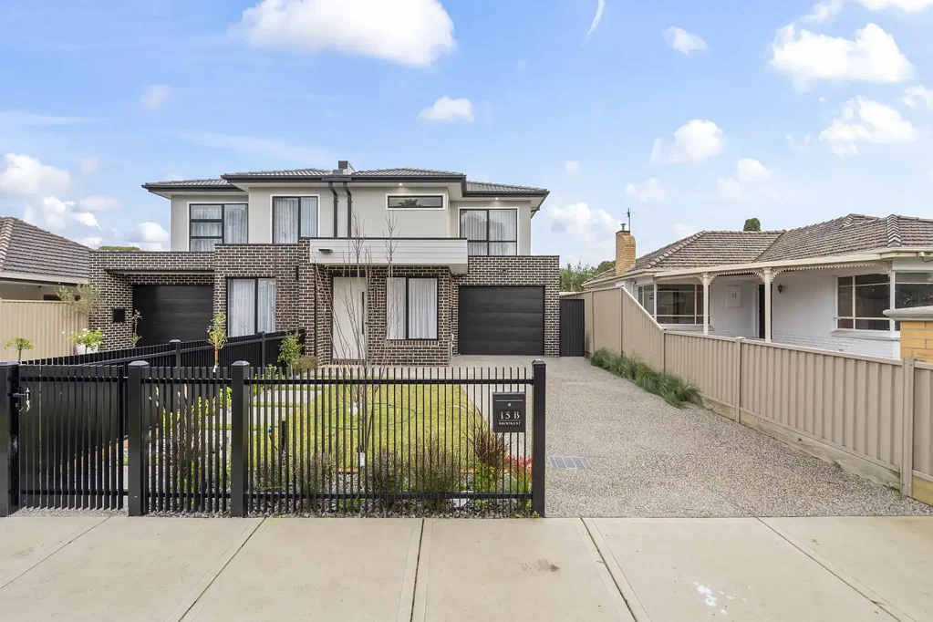 Easy-Care Living Close to Everything