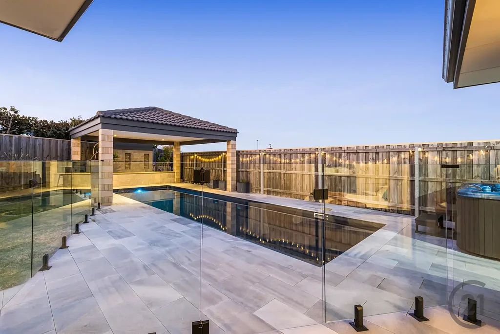 8 Lorea Loop, Halls Head, WA 6210