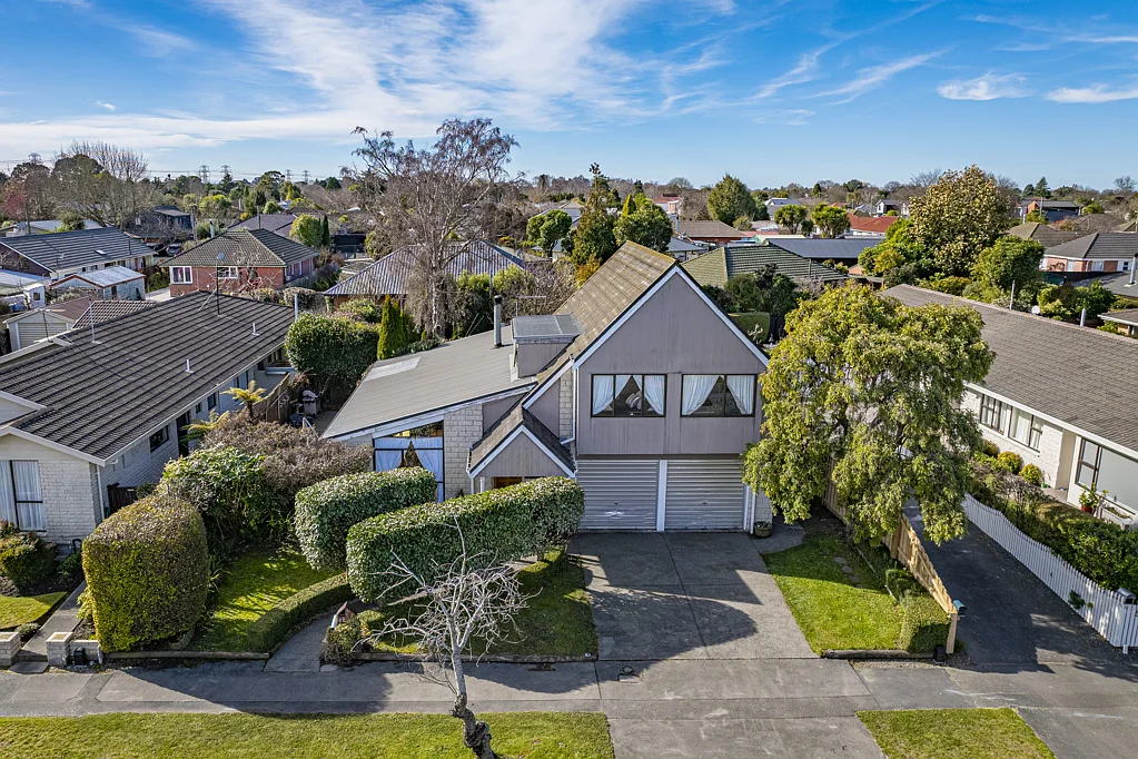 Burnside 3房  First time on the market in 42 years!