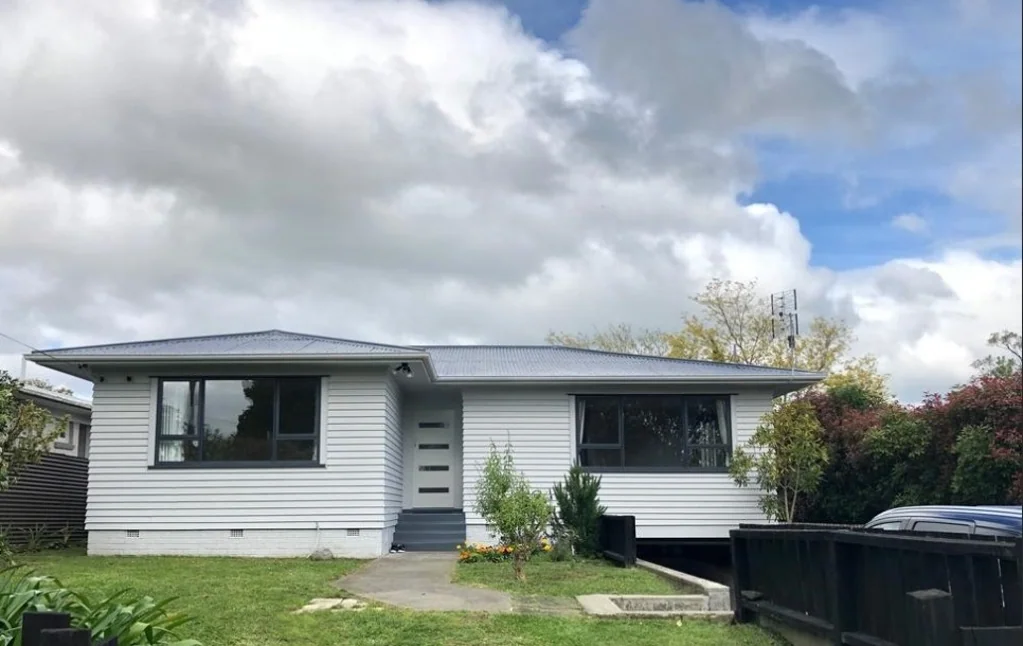 Beautiful 3 bedroom house with large garden in back.,