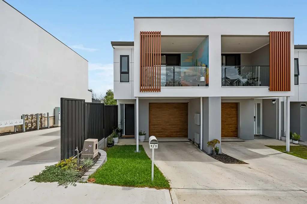 Blair Athol 3 Bedroom Contemporary Family Living With An Artistic Edge!