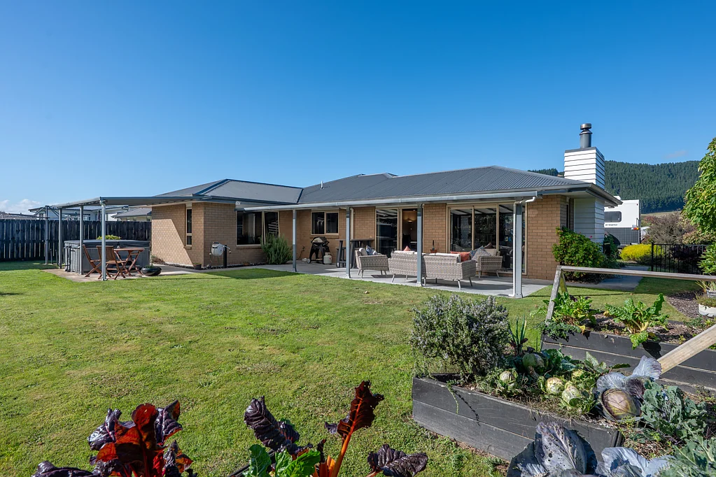 Ngongotaha 4房  As New with a Rural View!