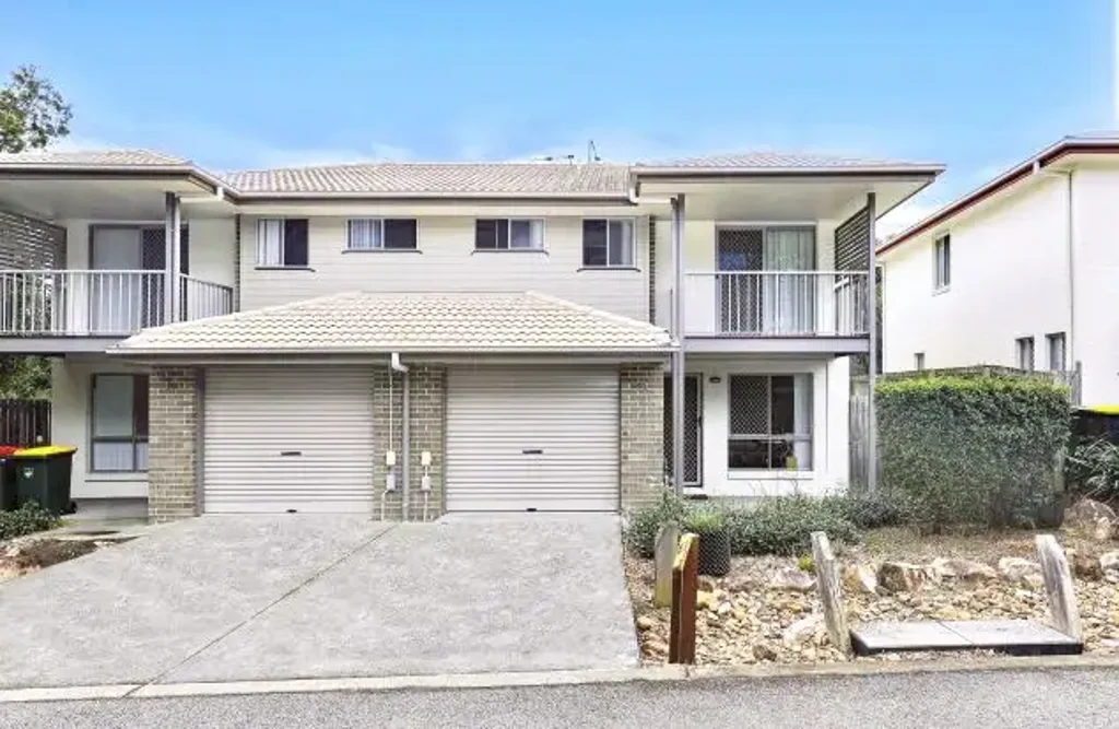 WALKING DISTANCE TO GARDEN CITY, LUXURY TOWNHOUSE FOR RENT, AIRCON AVAILABLE