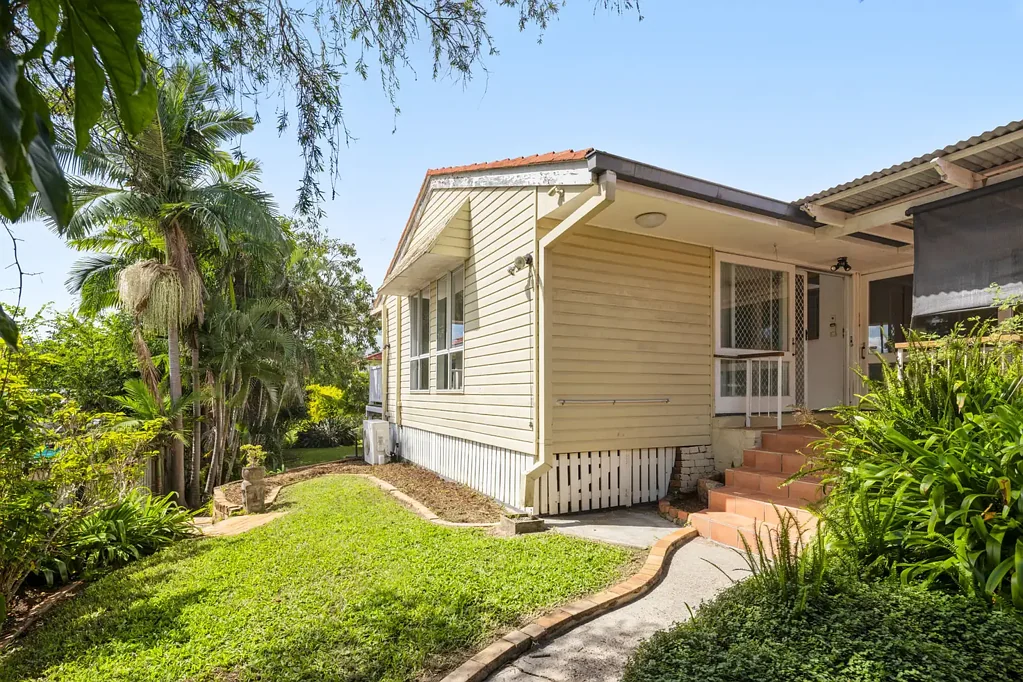 2 Delphin Street, Kenmore, QLD 4069