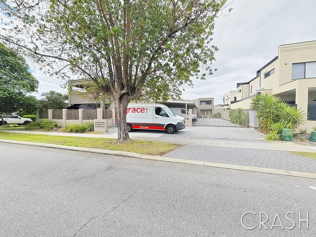 2x2 in Cloverdale with private covered Balcony