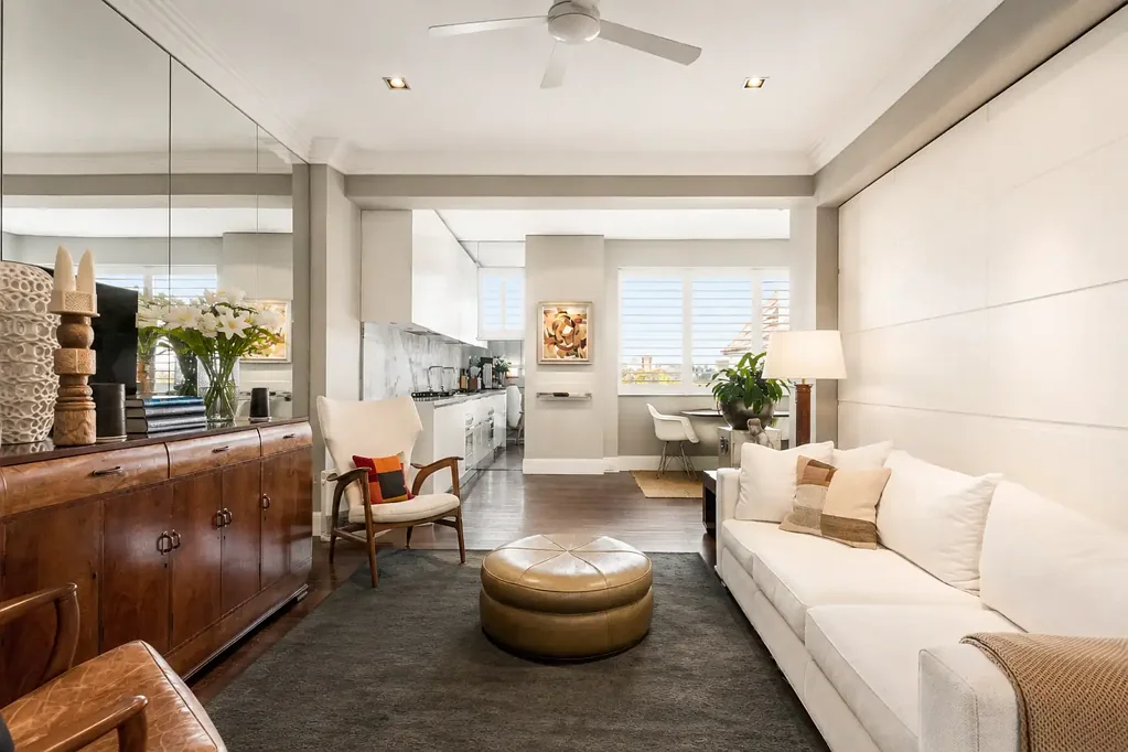 Elizabeth Bay 1कमरा Beautifully Renovated Top Floor Apartment in One of Potts Point's Finest Art Deco Buildings