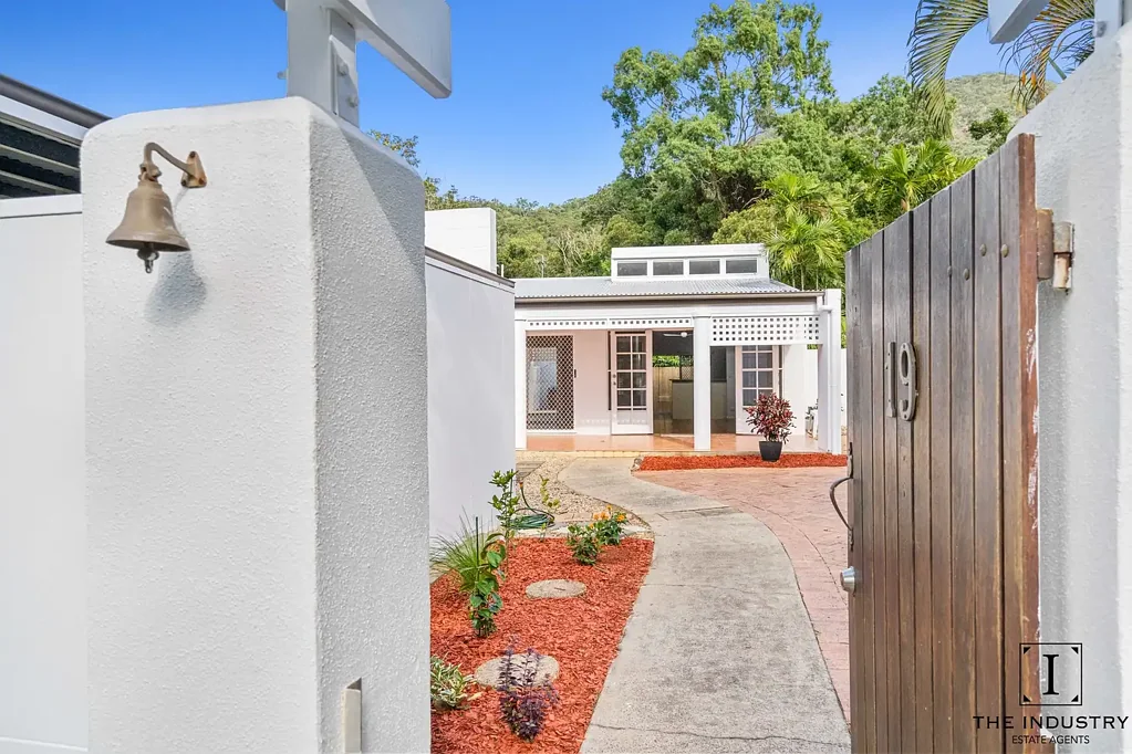 Smithfield 2房  Low Maintenance Living in a Prime Smithfield Pocket